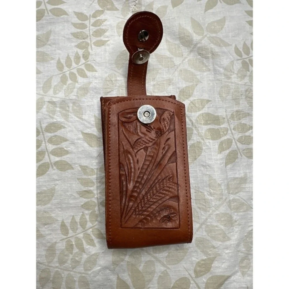 Leather case magnetic closure tooled cell phone cigarettes cigar‎ case Paraguay
